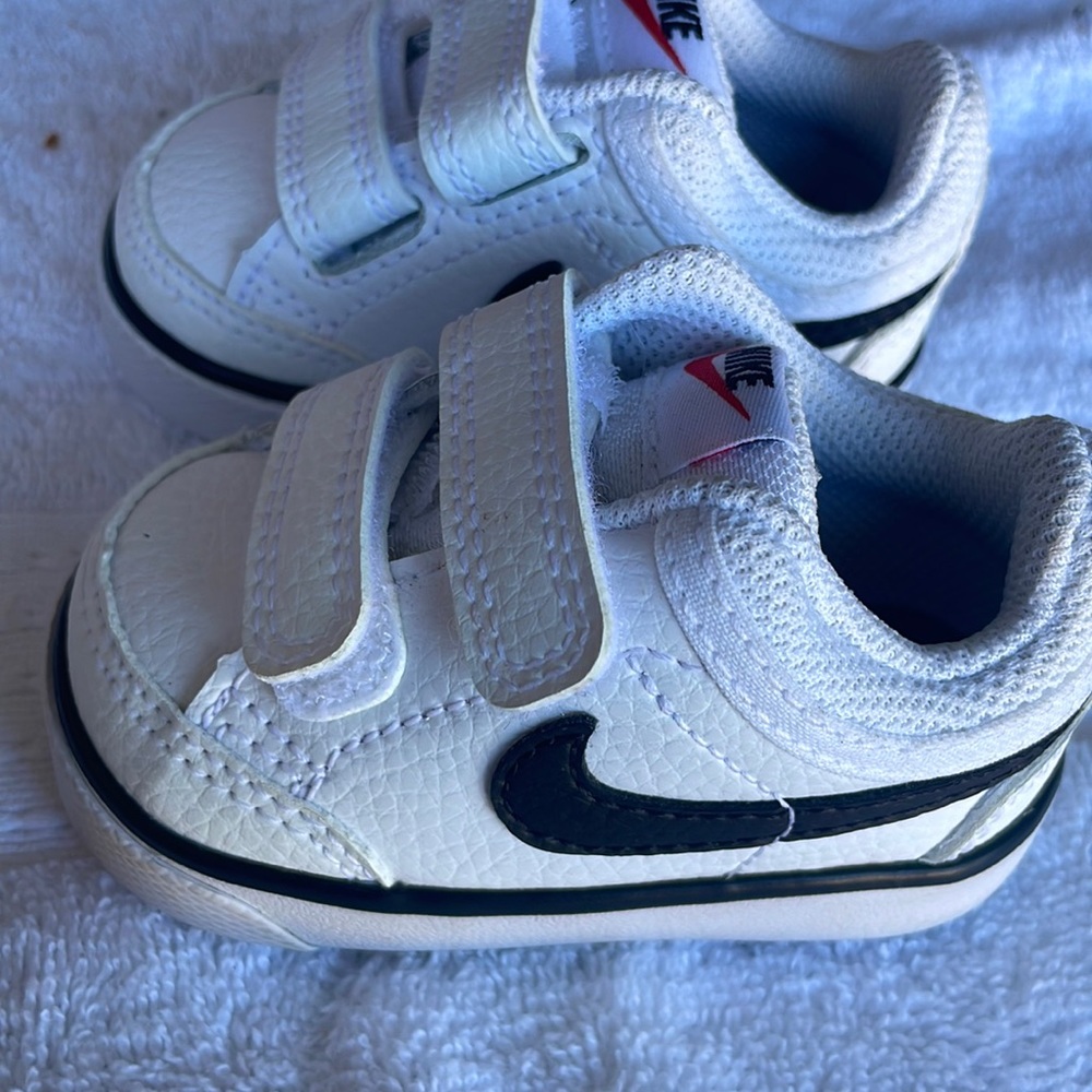 Nike Tennis Shoes